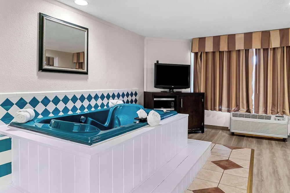 rodeway inn and suites