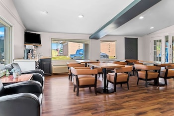 rodeway inn and suites