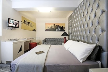 hotel atelier gardone riviera and beach