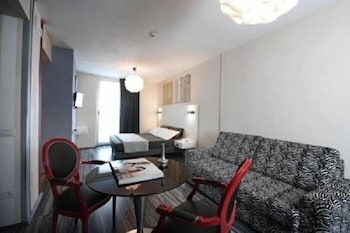 hotel atelier gardone riviera and beach