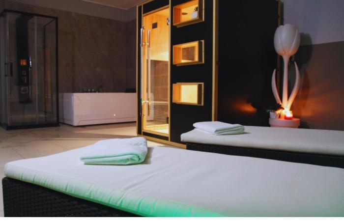hotel atelier gardone riviera and beach
