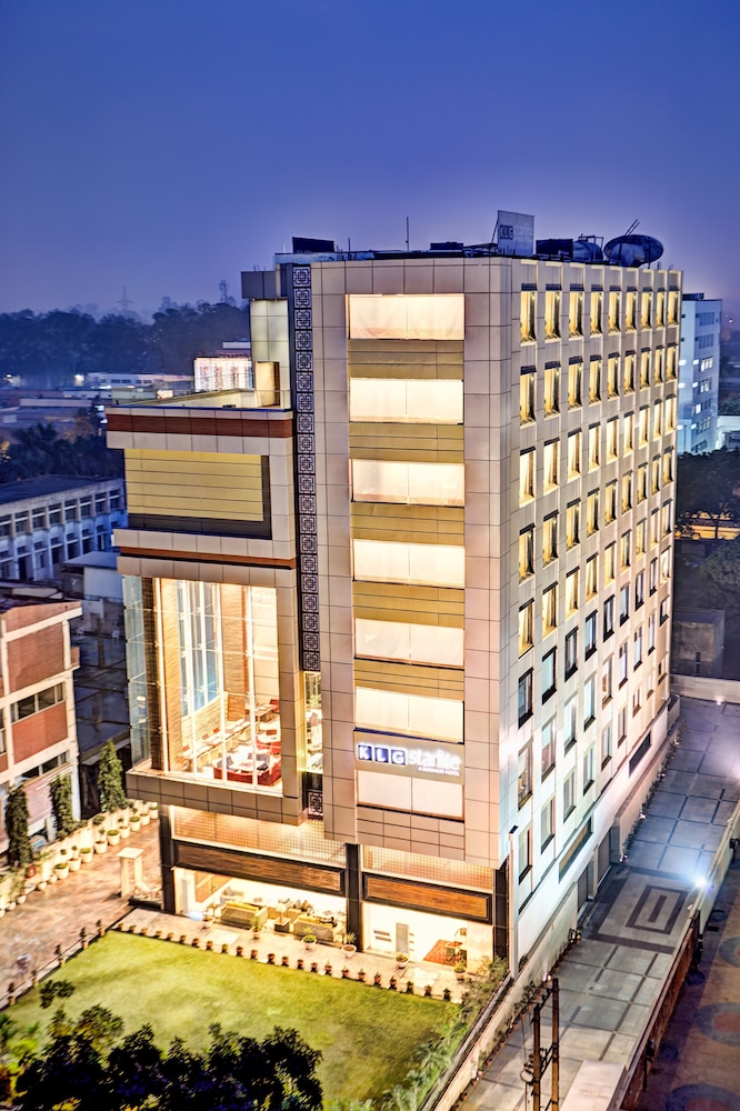 mercure chandigarh tribune chowk