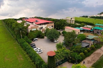 corbett tusker trail resort