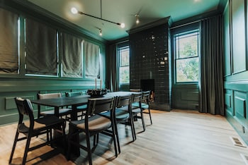 stonebreaker hotel