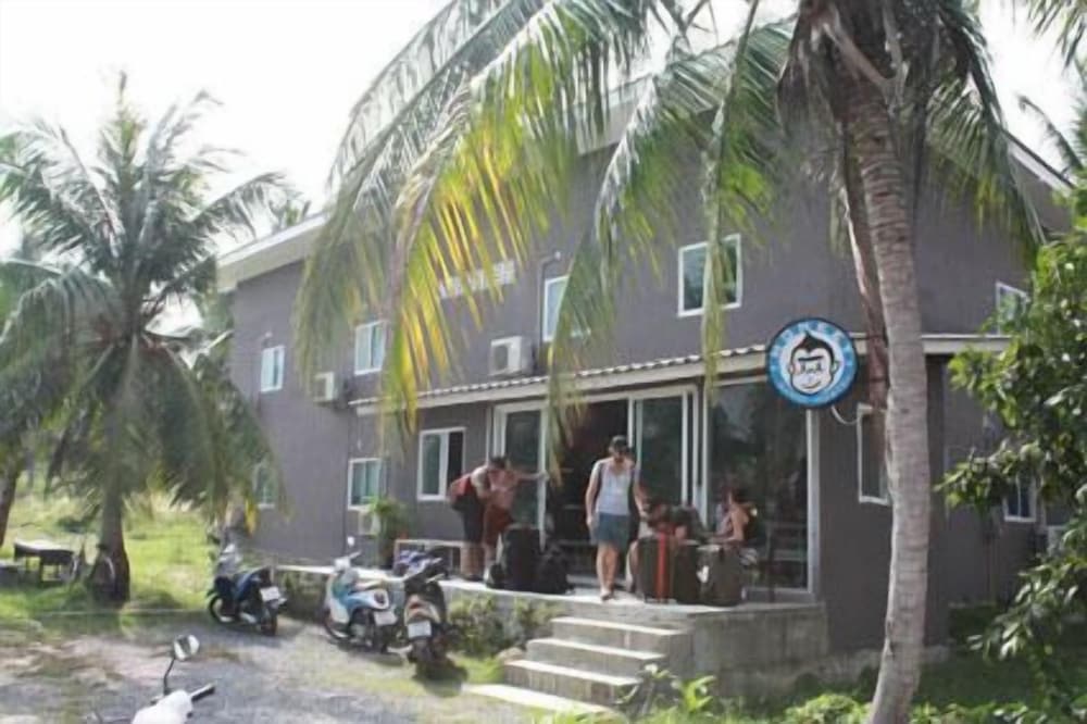 monkey samui hostel