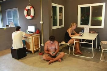 monkey samui hostel