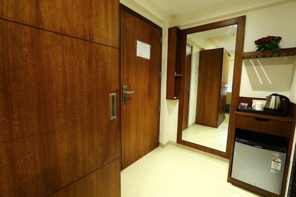 the altruist business hotel andheri