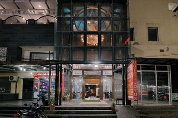 hotel lotus paradise