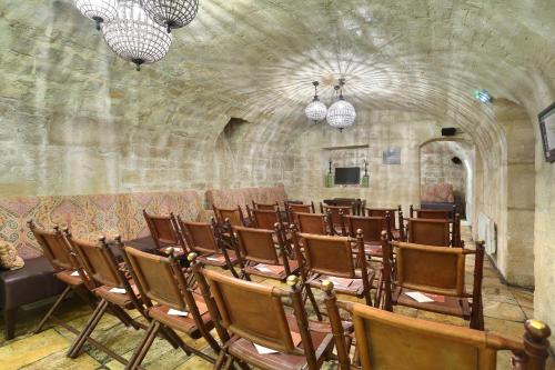 r kipling hotel by happyculture