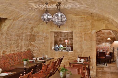 r kipling hotel by happyculture