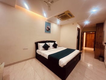 hotel lagoona and banquet hall