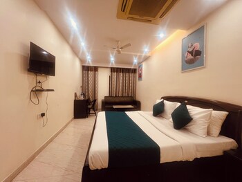 hotel lagoona and banquet hall