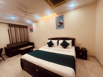 hotel lagoona and banquet hall