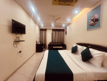 hotel lagoona and banquet hall