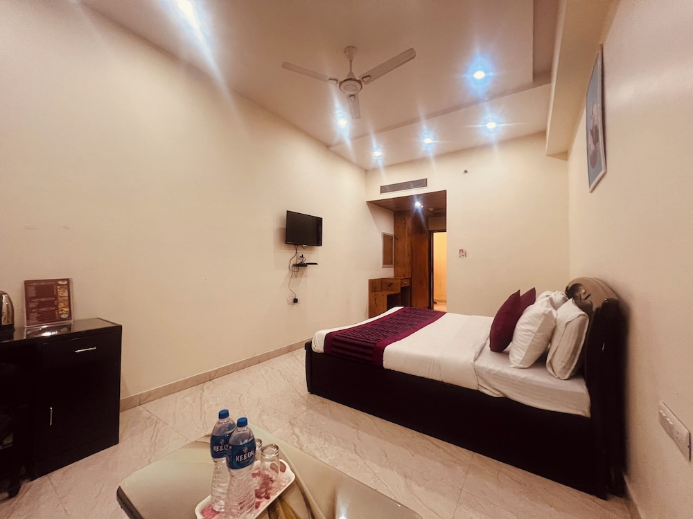 hotel lagoona and banquet hall