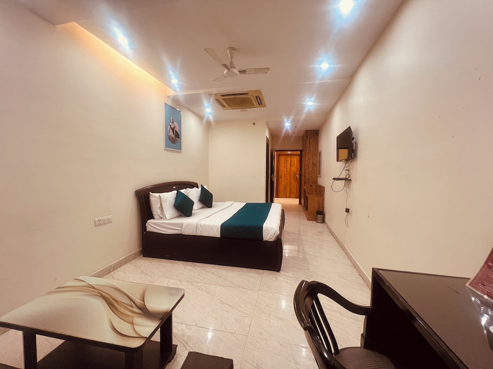 hotel lagoona and banquet hall