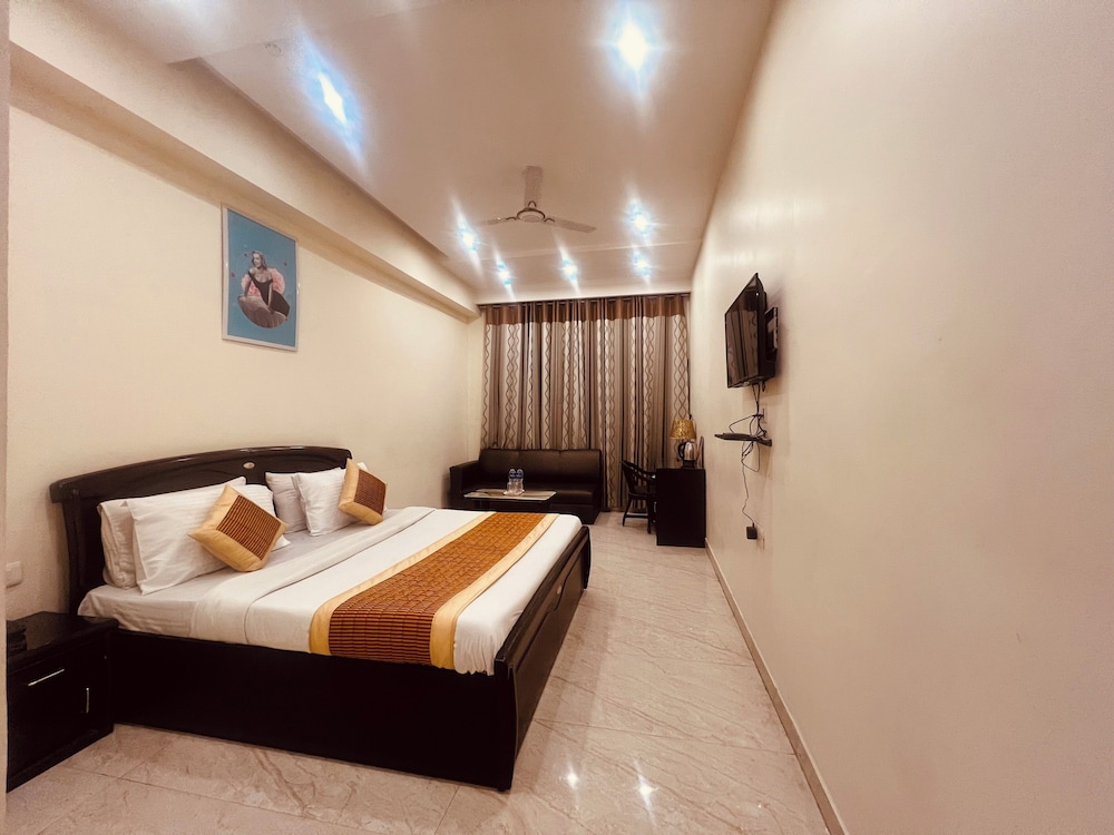 hotel lagoona and banquet hall