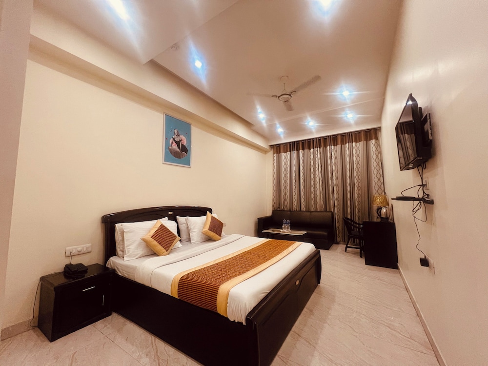 hotel lagoona and banquet hall