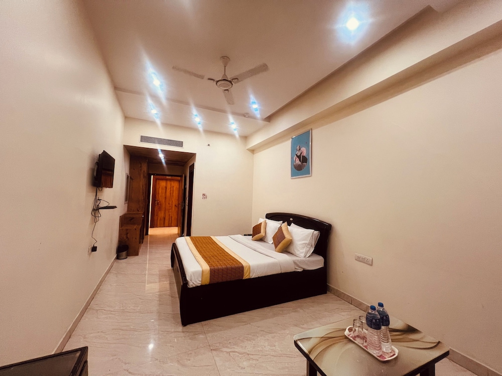 hotel lagoona and banquet hall