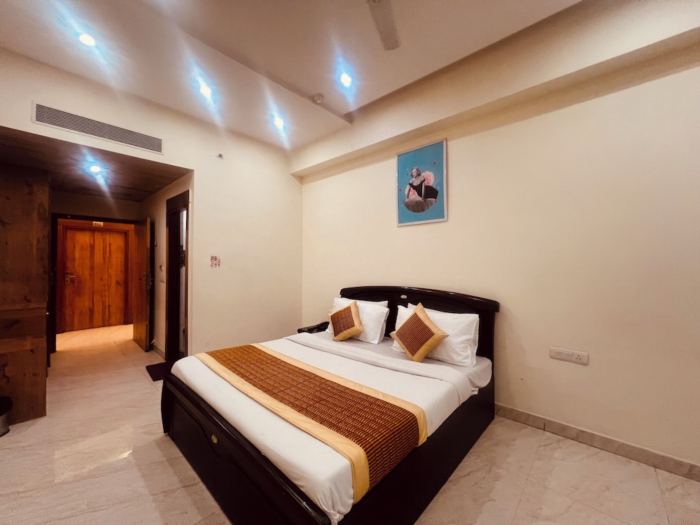 hotel lagoona and banquet hall