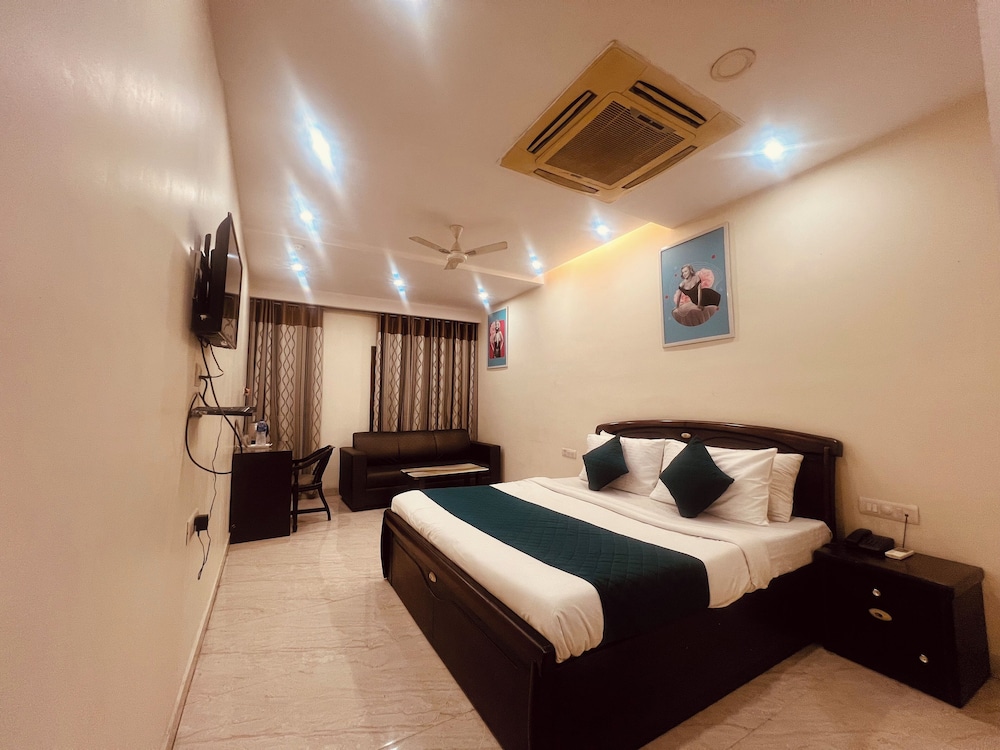 hotel lagoona and banquet hall