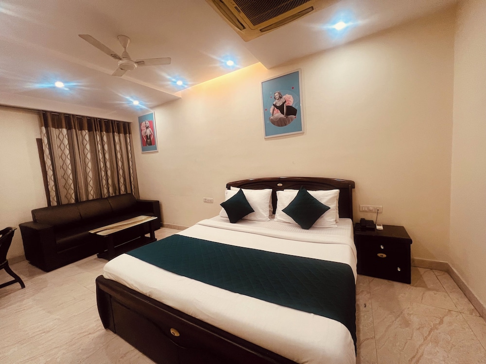 hotel lagoona and banquet hall