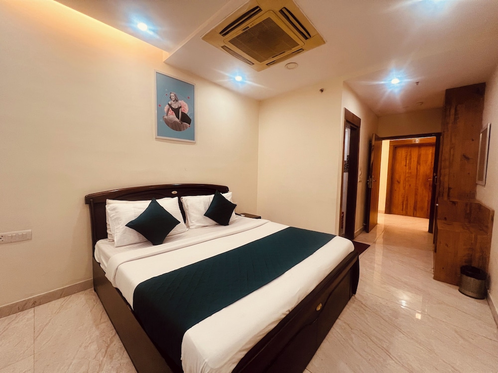 hotel lagoona and banquet hall