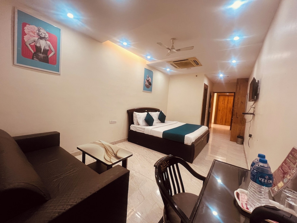 hotel lagoona and banquet hall