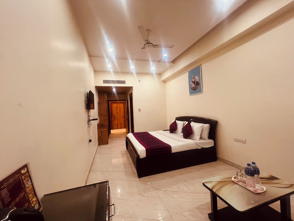 hotel lagoona and banquet hall