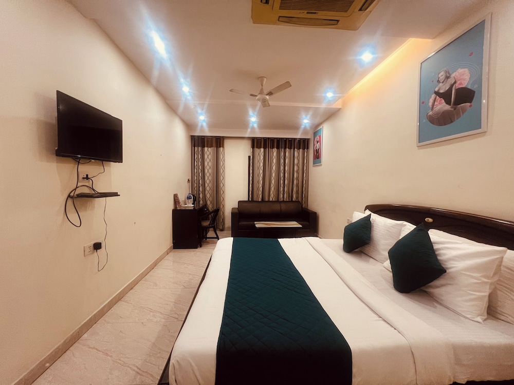 hotel lagoona and banquet hall