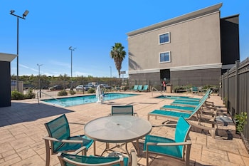 La Quinta Inn & Suites By Wyndham Pasadena North,Houston County>>Downtown Houston,3 star