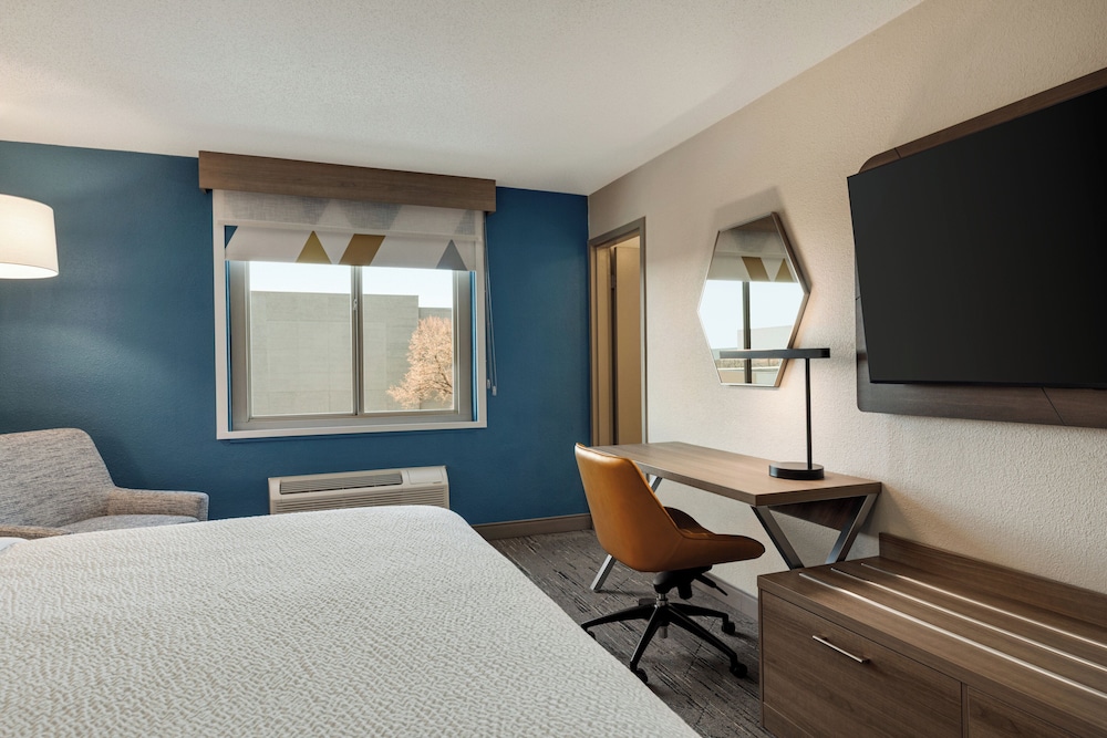 holiday inn express baltimore at the stadiums by ihg