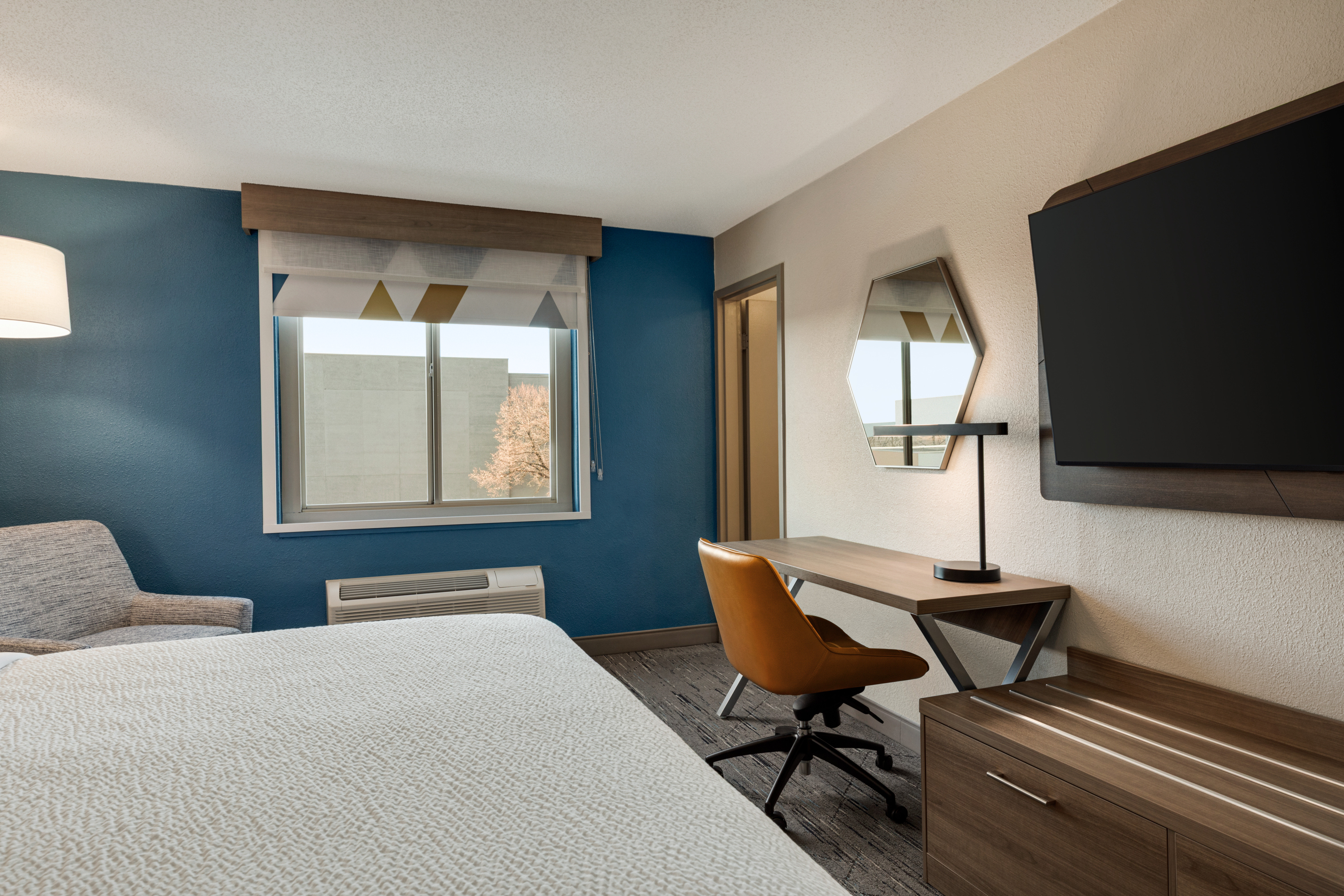 holiday inn express baltimore at the stadiums by ihg