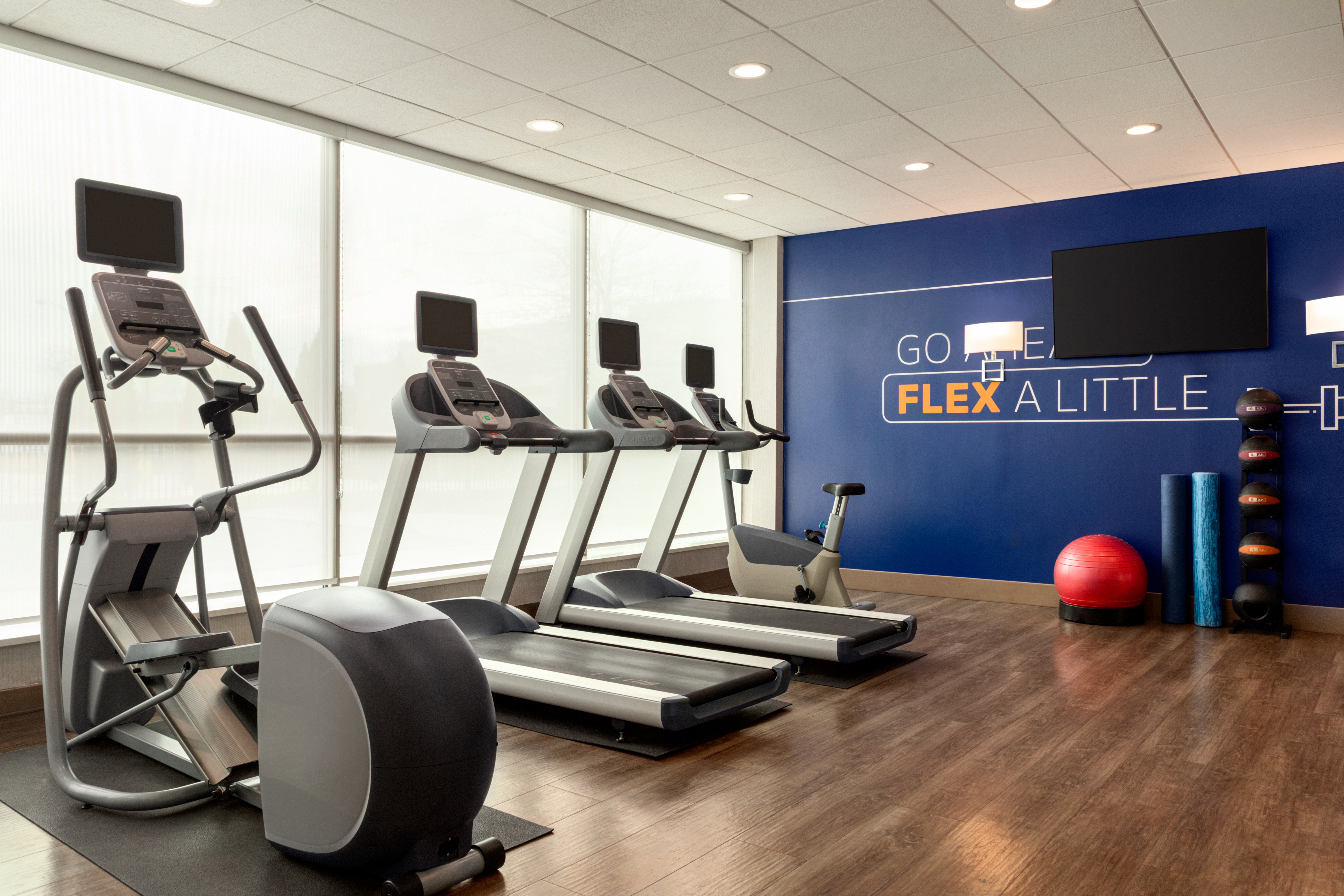 holiday inn express baltimore at the stadiums by ihg