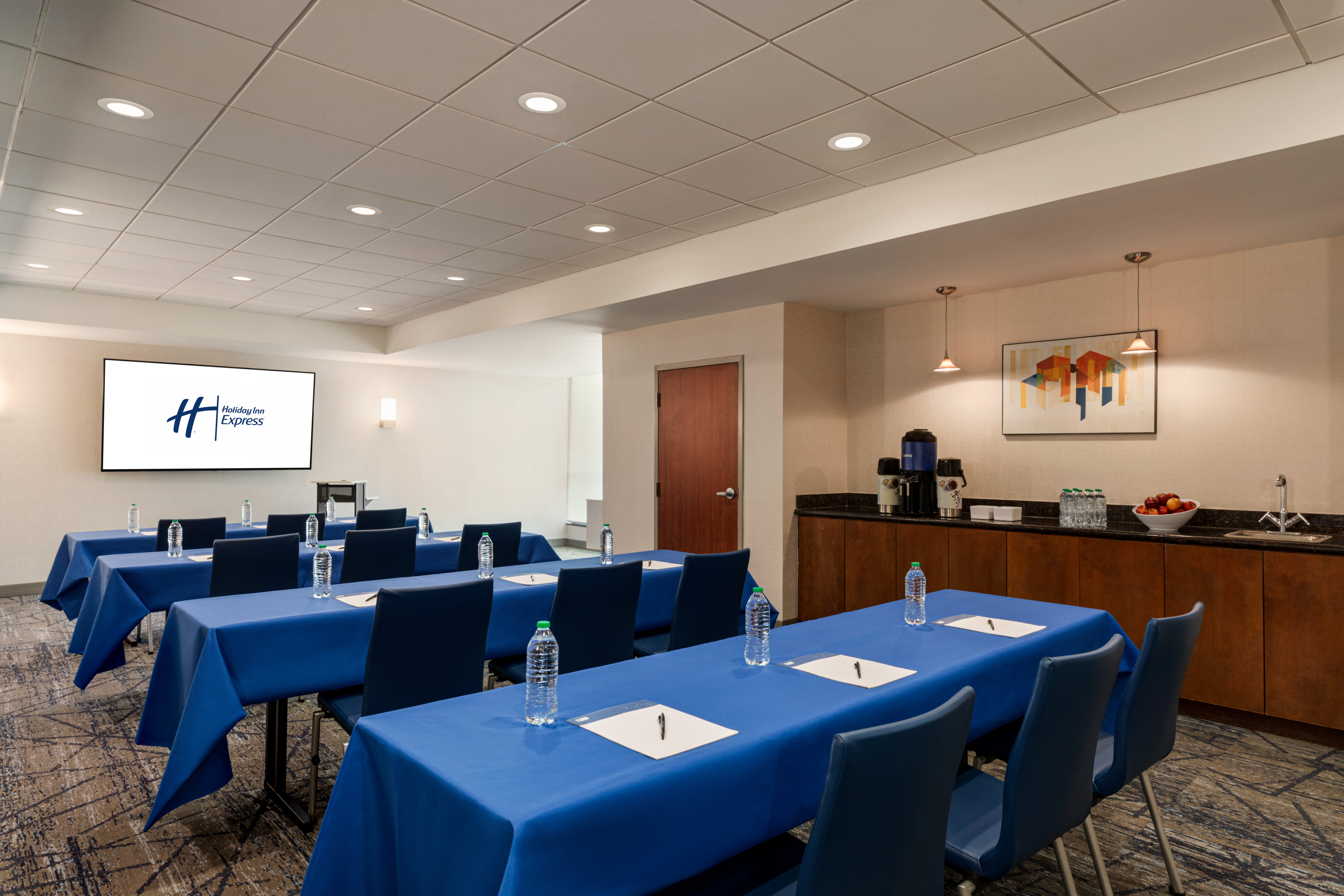 holiday inn express baltimore at the stadiums by ihg