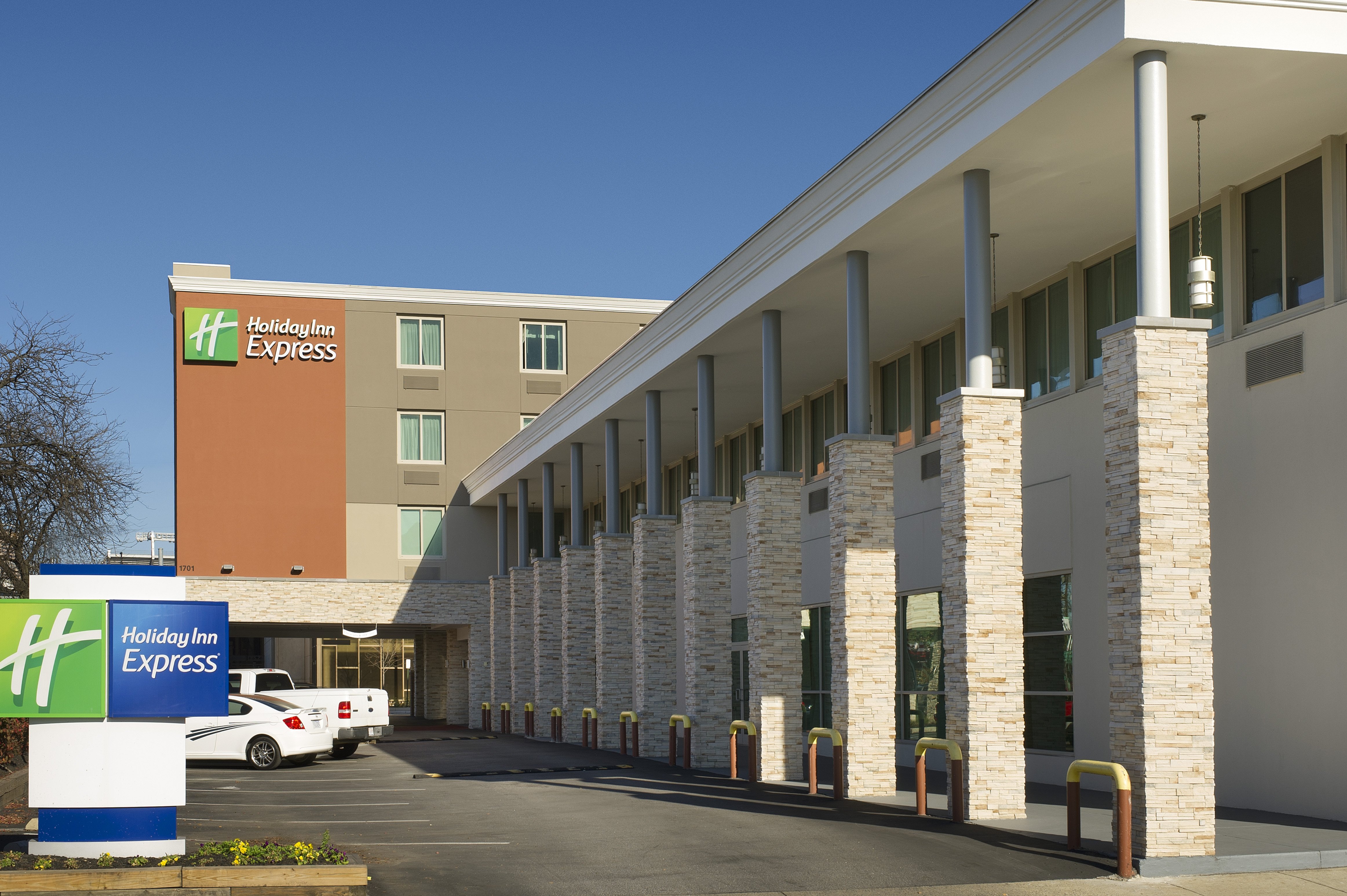 holiday inn express baltimore at the stadiums by ihg