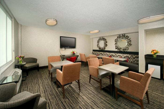 holiday inn express baltimore at the stadiums by ihg