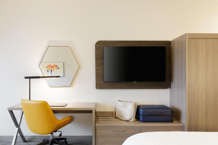 holiday inn express baltimore at the stadiums by ihg