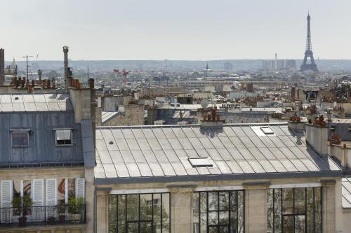 Hotel Le Chat Noir,68 Boulevard De Clichy,4 star