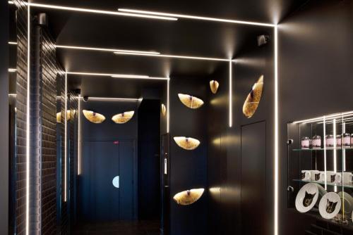 Hotel Le Chat Noir,68 Boulevard De Clichy,4 star