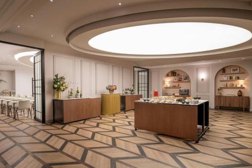 renaissance paris nobel tour eiffel hotel