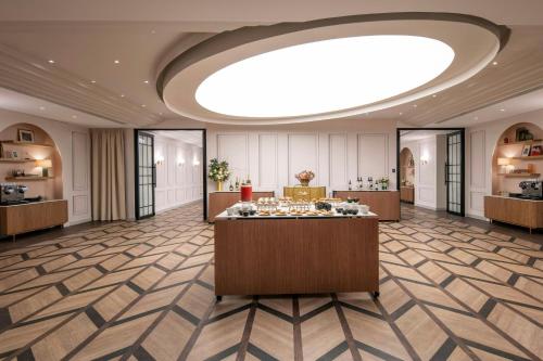 renaissance paris nobel tour eiffel hotel