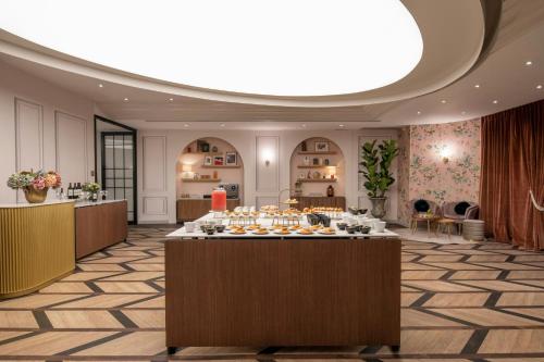 renaissance paris nobel tour eiffel hotel