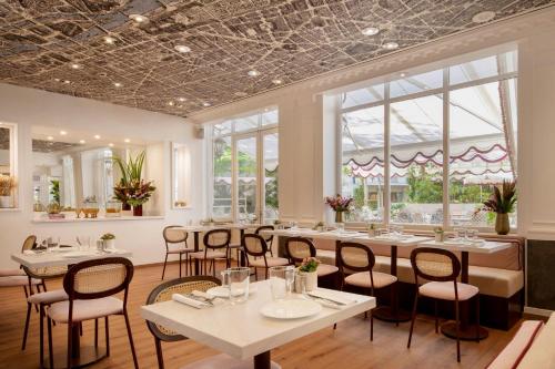 renaissance paris nobel tour eiffel hotel