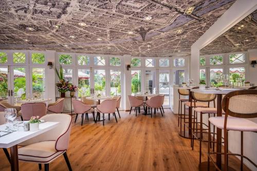 renaissance paris nobel tour eiffel hotel