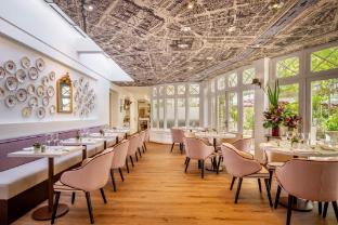 renaissance paris nobel tour eiffel hotel