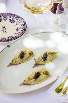 renaissance paris nobel tour eiffel hotel