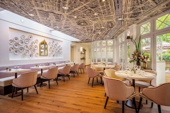 renaissance paris nobel tour eiffel hotel