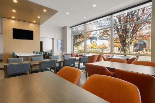 holiday inn express philadelphia penns landing by ihg