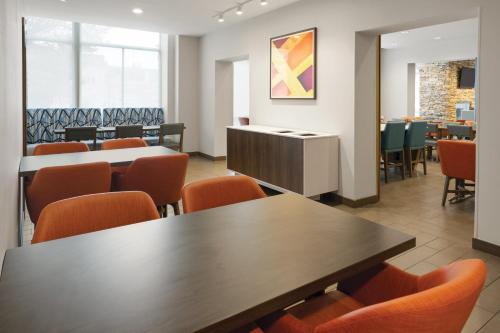 holiday inn express philadelphia penns landing by ihg